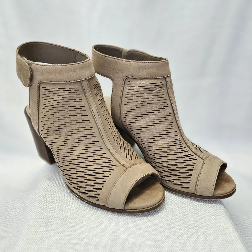 Vince Camuto Lavette Heels Womens 7M Taupe Laser Cut Perforated Peep Toe Booties